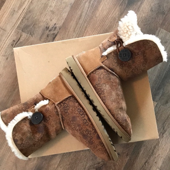 Classic short chestnut uggs - Picture 8 of 8